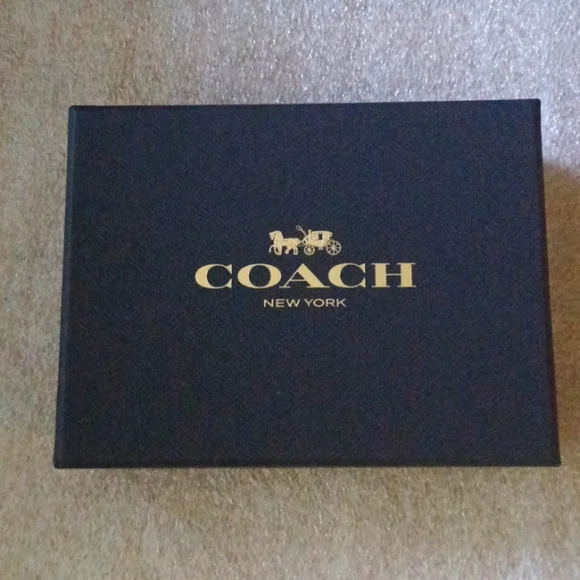 SOLD - COACH Boxed Small Zip Around Wallet With Snowy Bears Print - Picture 5 of 8